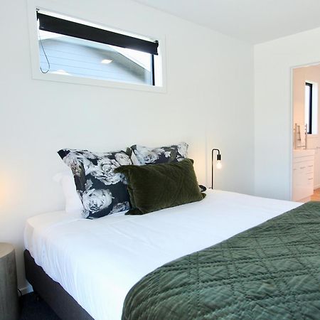 4 - Charming Space, Just A Stone Throw From Central Ванака Экстерьер фото